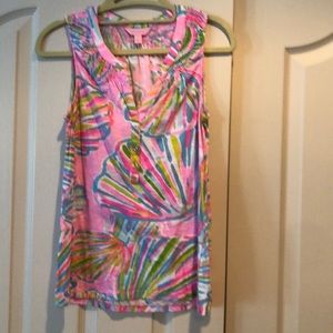 EEUC Lilly Essie top